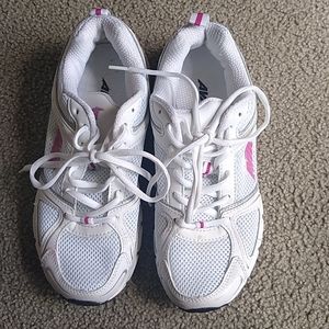 Like New! Avia Sneakers Size 8